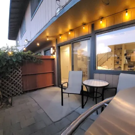Cozy condo in Sparks, NV close to dining, shopping, and entertainment.