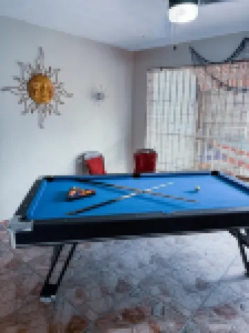 Beautiful, spacious house 9 minute drive to beach with electric generator