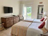 Beautiful ocean view, wrap-around balcony!Grace Bay Beach, 2 bedroom, sleeps 6