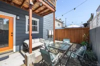 Relax at a Charming West Oakland Victorian - 3-Star