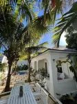Bamboo House: Charming Private Tropical Oasis in the Heart of the Village.