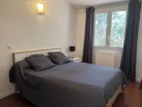 Maisonnette in wooded park pétanque court, children's games BBQ near beaches Hotels in Valras-Plage