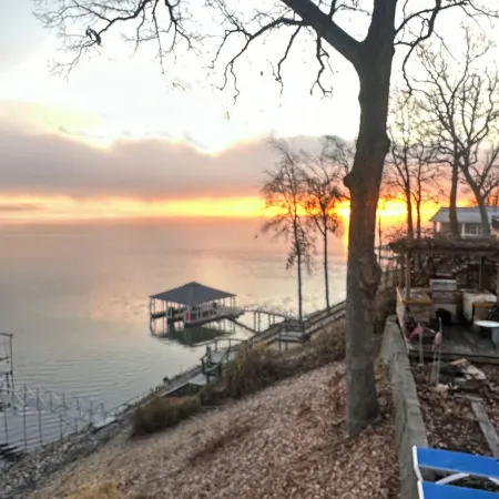 KENTUCKY LAKE HOUSE WITH THAT MILLION DOLLAR VIEW!