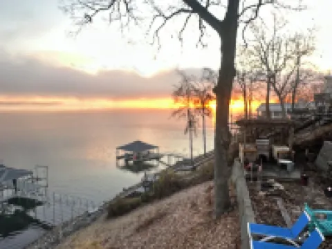KENTUCKY LAKE HOUSE WITH THAT MILLION DOLLAR VIEW!