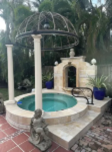 Downtown,Italian Villa For Two,Resort Style.5 minutes to Siesta-Lido.