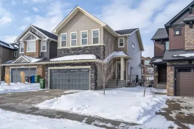 House on a Hill: 3Bdrm with Private Playground & New Appliances Hotels near Royal Oak Centre