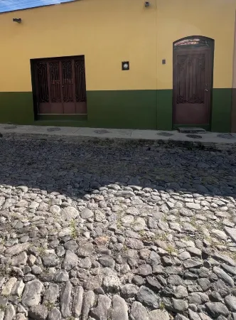 The room it self accessed by a complety private entrance , new matress Отели в г. Ахихик