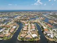 Casa De La Wren - Luxury Home - Pristine Condition - Waterfront. Heated Pool Hotels in Punta Gorda