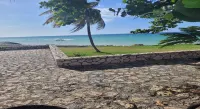 Stylishly Modern Apt° in Upscale Area ~with Private Beach & Pool Access