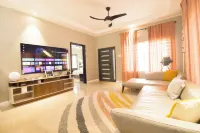 LnD Villa! Lovely gated community, 24 hrs security, amazing view, and pool