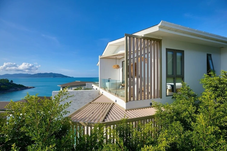 รูปภาพของ3 Bed/4 Bath BEACHSIDE VILLA with SEA and SUNSET VIEWS, 150 meters walk to BEACH