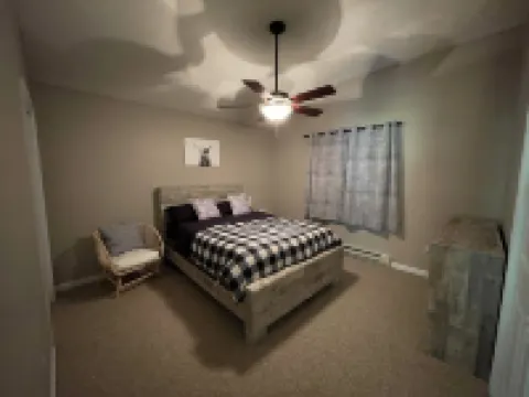 Winter and Holidays at the Hideout! Skiing, Hot Tub and Fireplace… Hotels in Lake Ariel