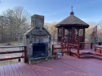 Top-Rated Vineyard Retreat: Hot Tub + Private Lambert’s Cove Beach Access!