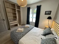 House 300 Meters from the Beach, Enclosed Yard for 2 Cars, Garden and Terrace Hotel di Sainte-Marie-de-Re