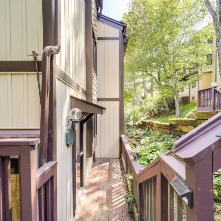 Hike, Ski and Fish! Sunset-View Condo in Beech Mtn