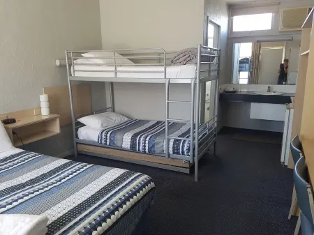 Belmore Motor Inn Отели в г. Кобрам