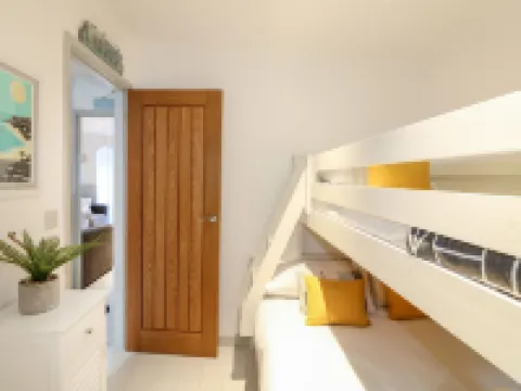 Offshore Hotels in Saint Agnes