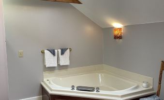 Carriage House Bed & Breakfast