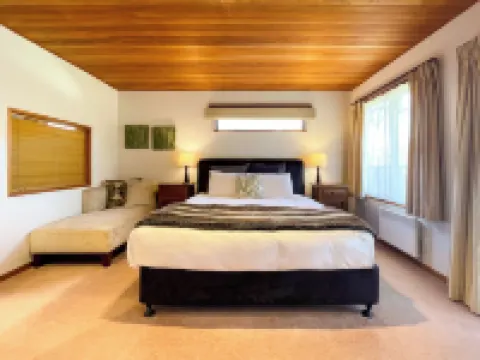 Glenorchy Lake House Hotels in Glenorchy