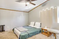 13 Mi to OKC Edmond Home with Pool Access! فنادق في Edmond
