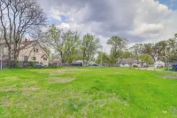 7 Mi to Downtown Toledo Apt Near Franklin Park Hotels in Sylvania