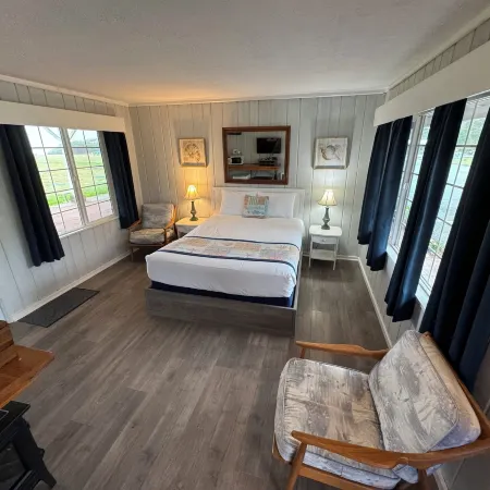 Tillicum Beach Motel - Formerly Deane's Oceanfront Lodge