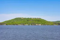Bring Your Boat: Retreat Near Lake Guntersville - 2-Star