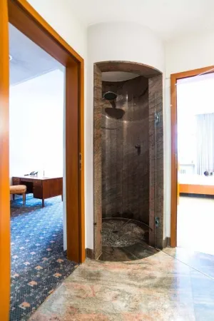 Zum Roten Bären Отели в г. Кирхцартен