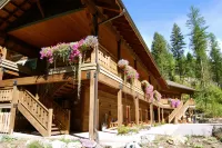 Glacier Guides Lodge