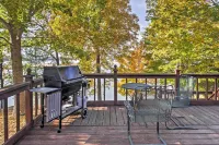 Captivating Cadiz Hideaway w/ Deck on Lake Barkley - 3-Sterne