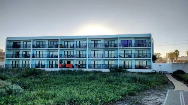 Continental 101 Minium 2 Bedroom Condo by RedAwning