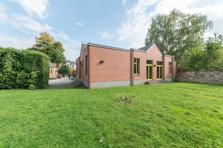 Auberge de Jeunesse de Namur Отели рядом с достопримечательностью «Couvent des Soeurs de Notre-Dame (Convent of the Sisters of Notre-Dame)»