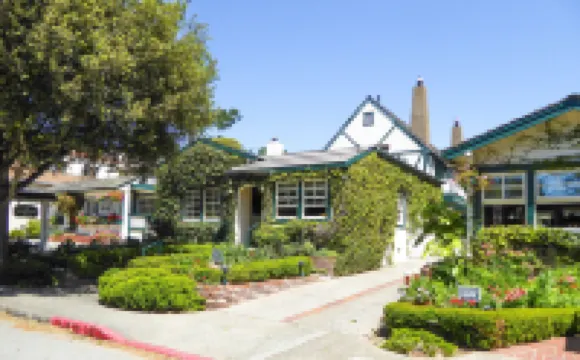 ブライヤーウッド イン カーメル・ビーチ周辺のホテル