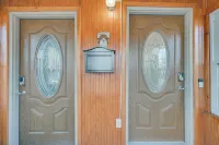 5 Mi to TD Garden: Quiet Medford Getaway!