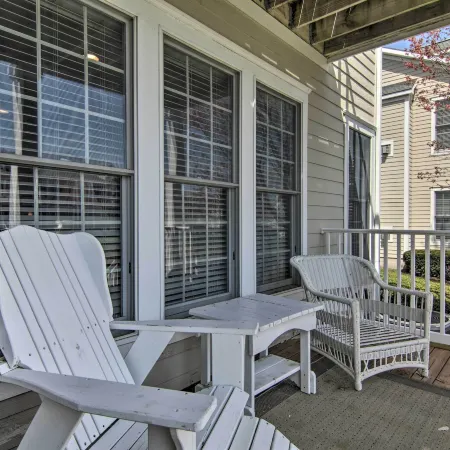 4 Mi to Bethany Beach: Sunny Escape w/ Porches!
