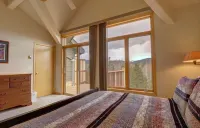 Prospector Point E 4Br 3.5ba 4 Bedroom Townhouse by RedAwning