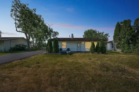 Charming Contemporary Family Home 3 Bedroom Home by RedAwning