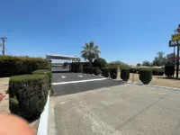 Kings Rest Motel - parking