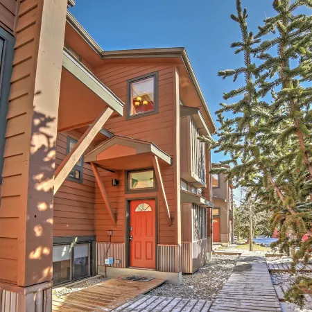 Walk to Main Street: Frisco Townhome w/ Decks