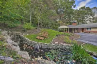 Updated Ranch-Style Home w/ Scenic Deck, Pond - 3 tähden