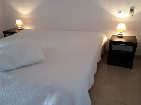 Apartment ideally located facing the sea, on the beach of Tizzano in Southern Corsica