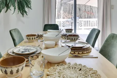 Stunning Poconos Villa - Hot Tub, Pool, Game Room, Firepit, BBQ & more.