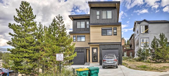 Sleek Fraser Townhome < 8 Mi to Winter Park! Ξενοδοχεία στην πόλη Fraser