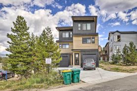 Sleek Fraser Townhome < 8 Mi to Winter Park!