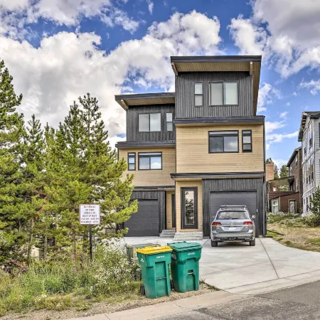 Sleek Fraser Townhome < 8 Mi to Winter Park!