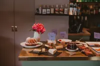 지비클 어덜츠 온리 디자인호텔, 호수 - 수영장 및 다이닝 - 조식 운영