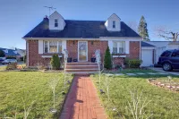 Lovely Elmont Apartment - Walk to Bus Stop! Hotels near Walmart Supercenter