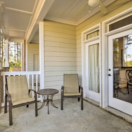 Resort-Style Condo on Golf Course w/ Pool Access