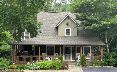 Charming 3-bedroom cottage Cashiers fiber WiFi w/1,200 sq ft outdoor space