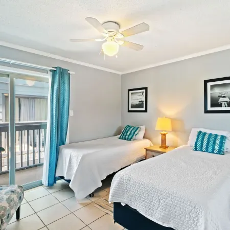 2BR Condo Beach Access Pool and Walk to Hangout